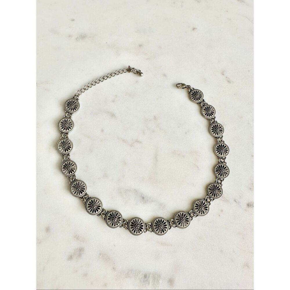 Western cowgirl choker silver color necklace - Picture 3 of 3